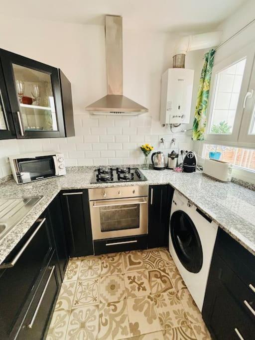 Centrico Piso Con 2 Camas De Matrimonio Apartamento *